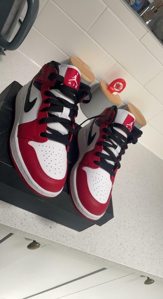 Air Jordan 1's mid Chicago size 4 | in Pontypridd, Rhondda Cynon Taf |  Gumtree